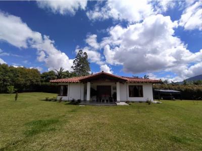 Casa en venta en El Carmen, Antioquia, 250 mt2, 3 habitaciones