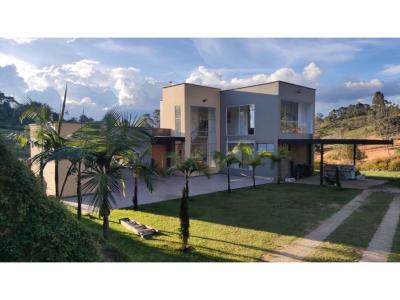 Hermosa casa moderna en zona campestre de San Antonio de Pereira, 360 mt2, 4 habitaciones