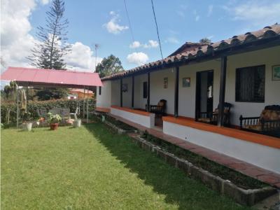 Venta de Casa Campestre en Guarne - Antioquia, 4 habitaciones