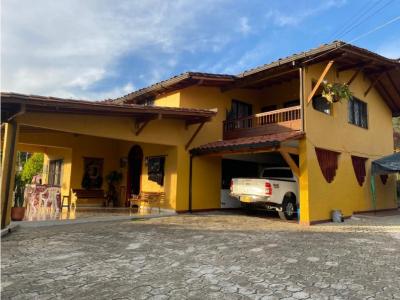 Venta de Casa en Guarne Antioquia, 400 mt2, 6 habitaciones