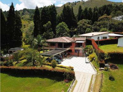 Casa Campestre en Venta en Parcelación en Guarne Antioquia, 500 mt2, 5 habitaciones