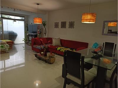 Venta de casa campestre de dos niveles en el castillo Jamundí, 180 mt2, 3 habitaciones