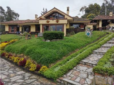 Venta Hermosa Casa Campestre a 30' de Bogotá en la Calera, 300 mt2, 3 habitaciones