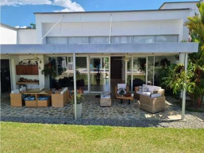 Se vende casa campestre ubicada en la Tebaida Quindio, 400 mt2, 5 habitaciones