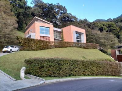 ESPECTACULAR CASA LOMA DE LOS BALSOS, 400 mt2, 4 habitaciones