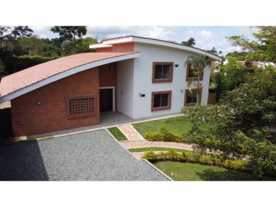 Se vende casa campestre, Pereira, Cerritos, 570 mt2, 6 habitaciones