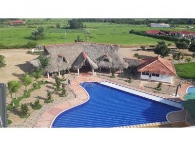 Vendo o Permuto Casa en condominio con lago en Villavicencio - 005, 3300 mt2, 3 habitaciones