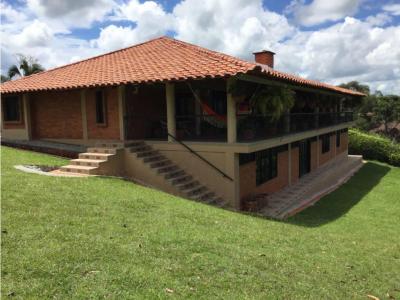 Se Vende casa campestre  vía Quimbaya - Cartago, 1200 mt2, 5 habitaciones