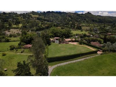 Vendo Casa Campestre en Rionegro - Antioquia vereda Rancherias, 590 mt2, 5 habitaciones