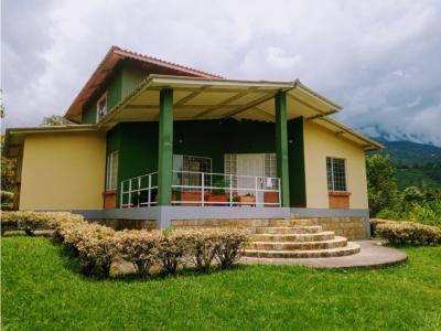 Casa Campestre para la venta en San Antonio del Tequendama, 320 mt2, 3 habitaciones