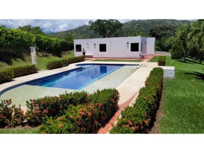 Venta de casa campestre en Santa Fé de Antioquia, 300 mt2, 4 habitaciones