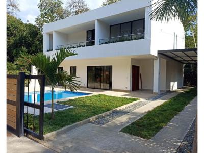 Casa en venta en Santa Fe de Antioquia, 235 mt2, 5 habitaciones