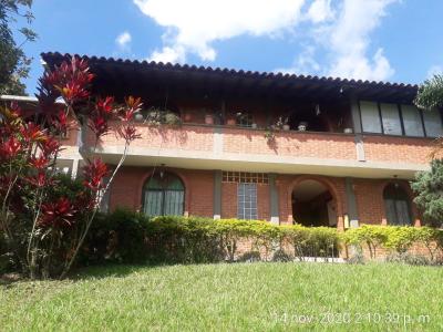 Casa Campestre En Venta En Ulloa V95206, 800 mt2, 7 habitaciones