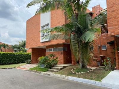 Casa Condominio En Venta En Cali En Ciudad Jardin V122737, 230 mt2, 3 habitaciones