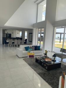 Casa Condominio En Venta En Yumbo V7214, 700 mt2, 5 habitaciones