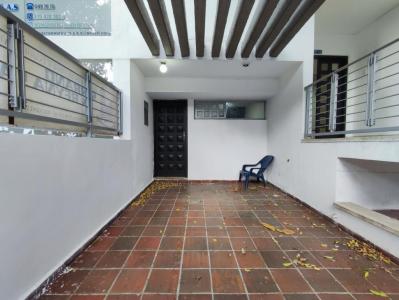 Casa En Venta En Cucuta V144354, 242 mt2, 4 habitaciones