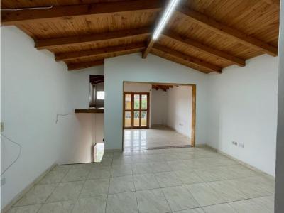 Linda casa en venta Carmen de viboral, 102 mt2, 4 habitaciones