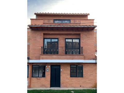 Venta de casa en El Carmen de Viboral, Antioquia, 175 mt2, 5 habitaciones