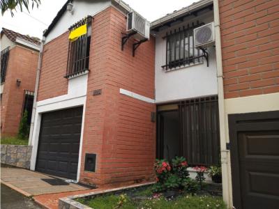 SE VENDE CASA UNIFAMILIAR EN ENVIGADO, 112 mt2, 4 habitaciones