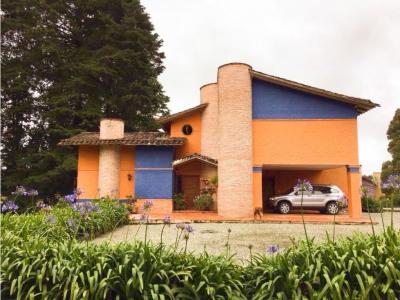 Deliciosa casa campestre en unidad cerrada en el alto Las Palmas, 450 mt2, 4 habitaciones