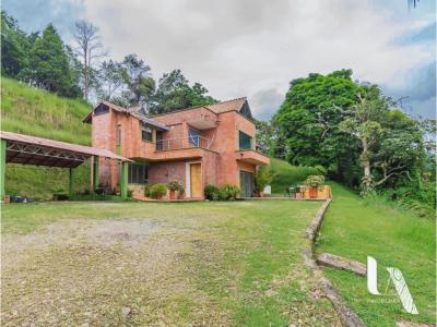 Venta Casa El Escobero Envigado Antioquia Colombia, 380 mt2, 3 habitaciones