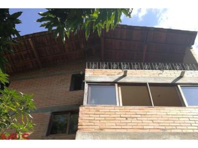 Casa en venta en Zuñiga, Envigado, 224 mt2, 4 habitaciones