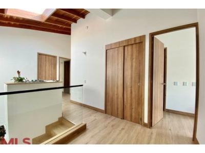 Casa en venta en Loma El Atravesado, Envigado, 173 mt2, 3 habitaciones