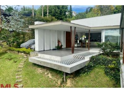 Casa en venta en Loma del Escobero, Envigado, 250 mt2, 3 habitaciones