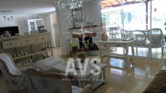 Casa para la venta en Envigado 1853, 3 habitaciones