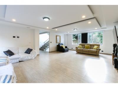 Casa en venta en Envigado, 360 mt2, 4 habitaciones