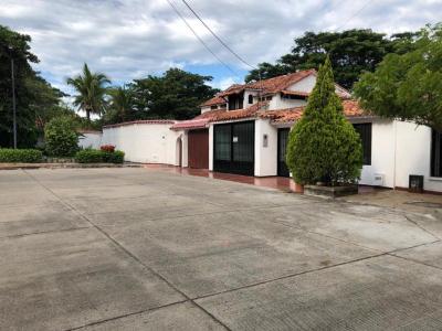 Casa En Venta En Girardot V99186, 250 mt2, 4 habitaciones