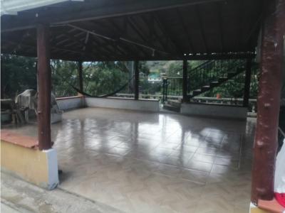 Venta de Casa en Guatapé, 240 mt2, 7 habitaciones