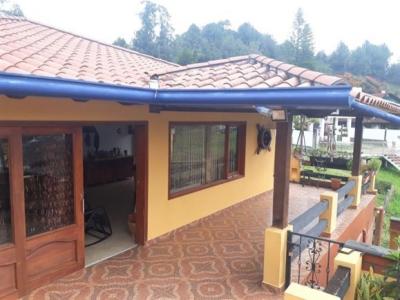 Casa en Venta en Guatapé Antioquia, 580 mt2, 5 habitaciones