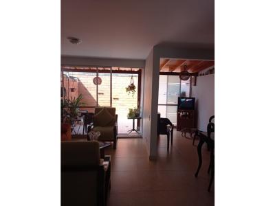 Venta de Casa en Condominio de 90mt2 Ciudad Country, Jamundi 8661., 90 mt2, 3 habitaciones