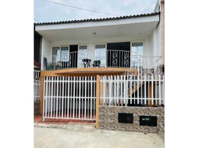 Se vende casa de dos pisos  independiente en la pradera jamundi, 260 mt2, 7 habitaciones