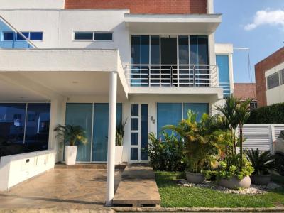 Casa En Venta En Jamundi En Alfaguara V62774, 550 mt2, 3 habitaciones