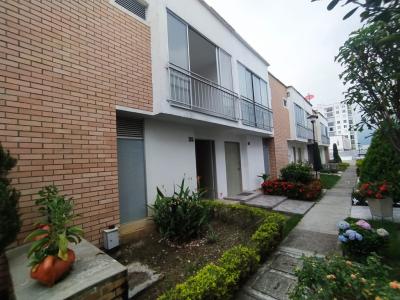 Casa En Venta En Jamundi En Alfaguara V70082, 110 mt2, 3 habitaciones