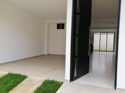 Casa En Venta En Jamundi En Alfaguara V40260, 185 mt2, 3 habitaciones