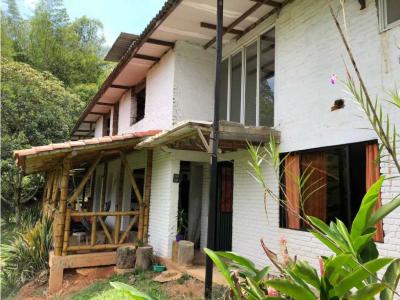 Casa en venta  en colinas de Miravalle - jamundi, 265 mt2, 4 habitaciones