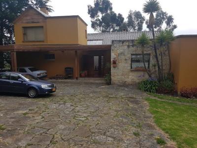 Venta De Casas En La Calera, 408 mt2, 3 habitaciones
