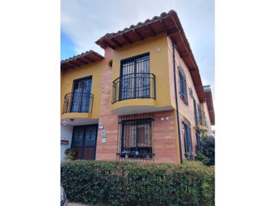 VENDO CASA EN UNIDAD ABIERTA LA CEJA, ORIENTE, 126 mt2, 3 habitaciones