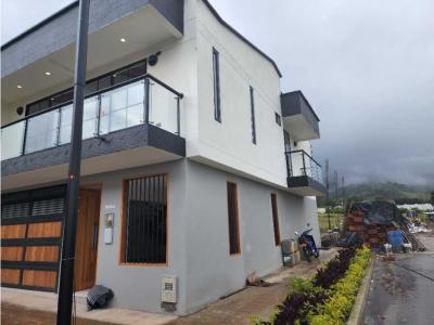 Casa esquinera para la venta Urbanización abierta, 150 mt2, 4 habitaciones