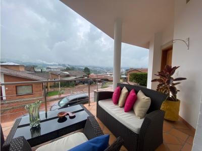 Casa en venta en la Alahambra Manizales, 285 mt2, 3 habitaciones