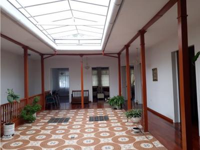 Venta Casa con Renta Centro Manizales, 500 mt2, 16 habitaciones