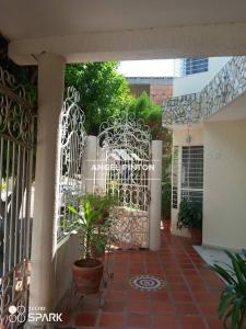 CASA EN VENTA  LOS MODINES MARACAIBO API 5575, 240 mt2, 5 habitaciones