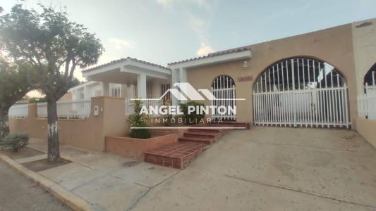 CASA EN VENTA EN ROSAL SUR MARACAIBO API 5788, 440 mt2, 3 habitaciones