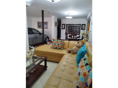 SE VENDE MUY BUENA CASA EN P. HORIZONTAL SECTOR LA ALMERIA., 175 mt2, 3 habitaciones