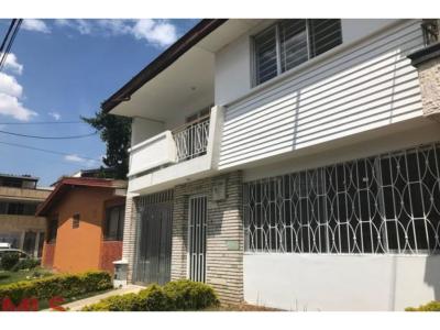 Casa en venta en Estadio, Medellín, 266 mt2, 6 habitaciones