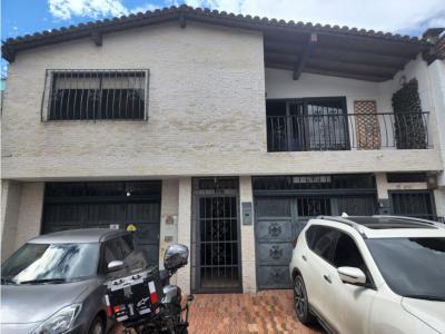 Casa cerca al Estadio Medellín , 170 mt2, 3 habitaciones