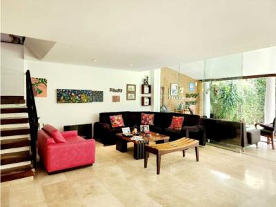 Se vende casa en Poblado San lucas, 225 mt2, 3 habitaciones